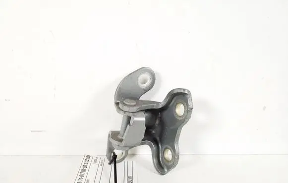Toyota Avensis T270 Rear door upper hinge 68750-0H010