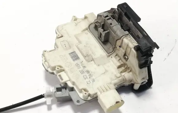 Volkswagen PASSAT B7 Coupe door lock (next to the handle) CZ3C2837015A