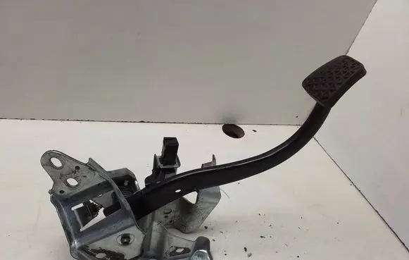 Opel Vectra C Clutch pedal 869619858