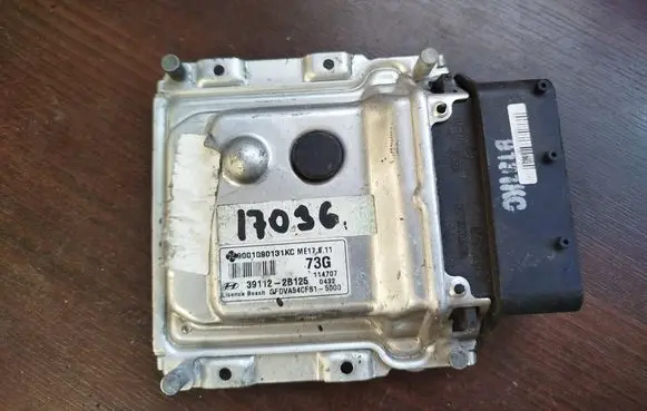 Hyundai i30 Engine control unit/module 391122B125