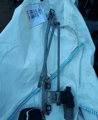 Ford C-MAX I Front wiper linkage and motor