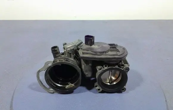 Volkswagen T-Roc Throttle body valve 04E133062S