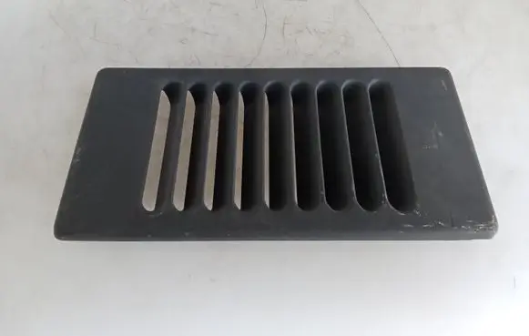 Rear air vent grill