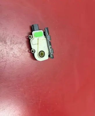 Ford Fusion II Radiator active air flap actuator HS738476AA HS738476
