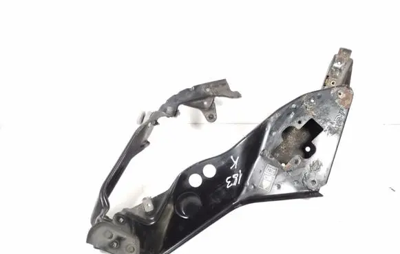 Headlight/headlamp mounting bracket