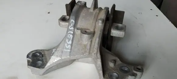 Citroen C5 Engine mount bracket