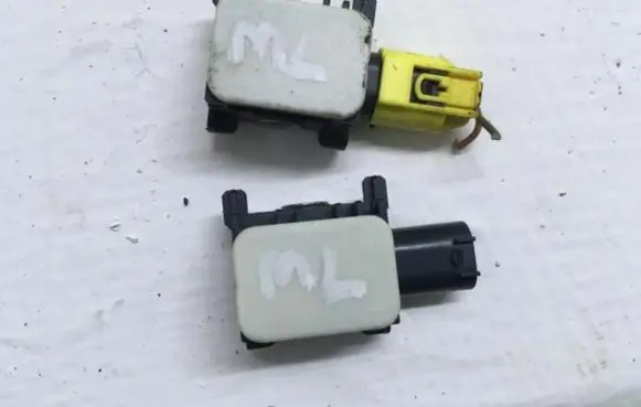 Mercedes-Benz ML W164 Airbag deployment crash/impact sensor 0038202826