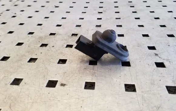 Mitsubishi L200 Front door sensor 