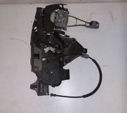 Volvo V50 Front door lock 30753658