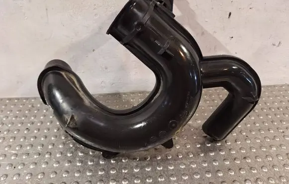 Renault Megane III Air intake duct part S25062236 8200923128