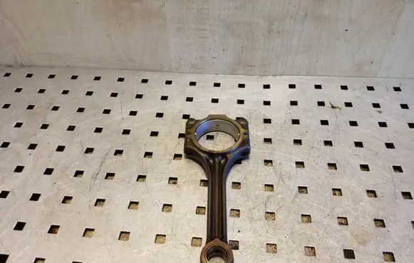 Volkswagen Golf V Connecting rod/conrod 