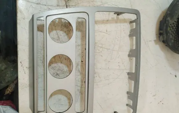 Skoda Octavia Mk2 (1Z) Radio/GPS head unit trim 1Z0858069J