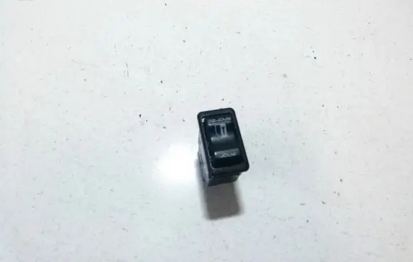 Nissan Primera Electric window control switch