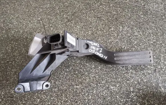Ford Mondeo Mk III Accelerator throttle pedal 1S719F836BB