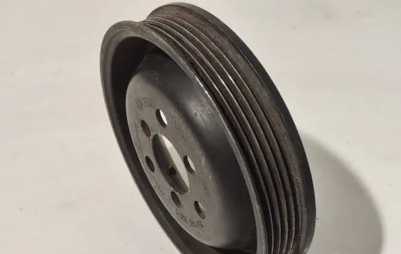 Audi A4 S4 B5 8D Power steering pump pulley 058145255C