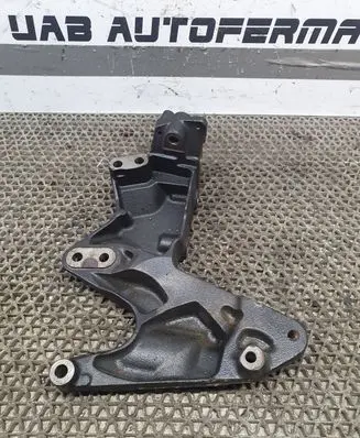 Nissan Qashqai Engine mounting bracket 112319818R