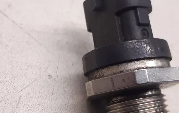 Fuel pressure sensor
