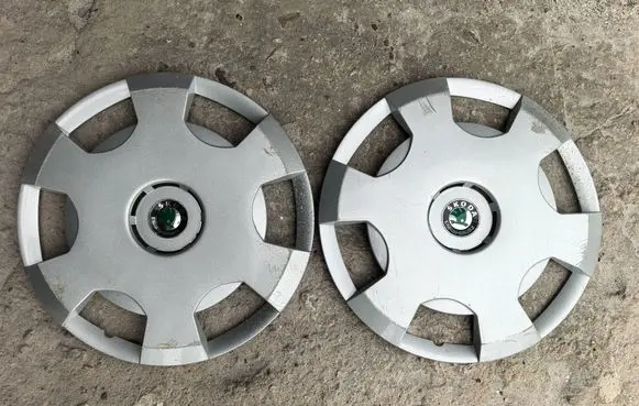 Skoda Fabia Mk1 (6Y) R15 wheel hub/cap/trim 6Y0601147B