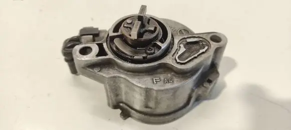 Ford Focus Vacuum pump D1562A1703S