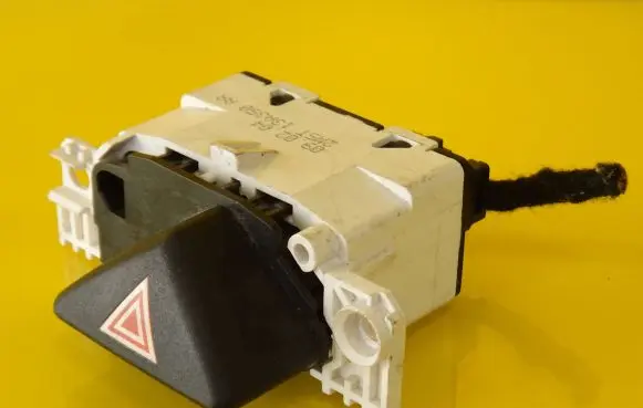 Ford Focus Hazard light switch 2M5T13A350AA