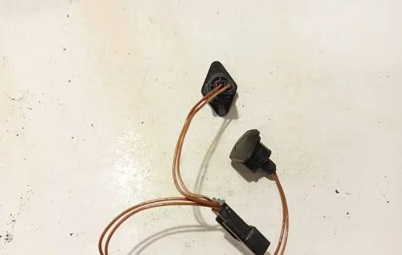 Steering wheel buttons/switches