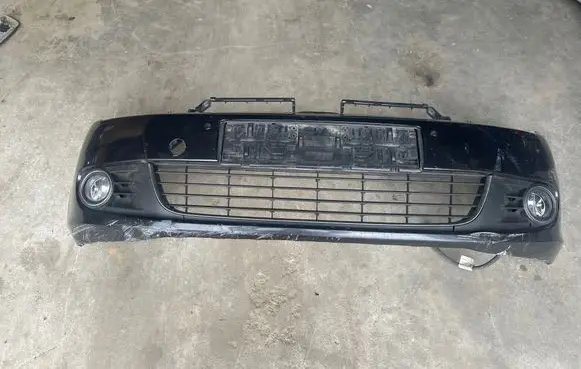 Volkswagen Golf VI Front bumper