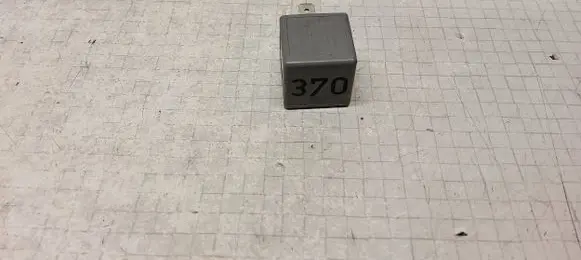 Audi A4 S4 B5 8D Other relay 8D0951253