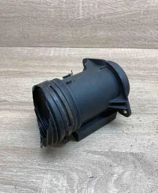 Volkswagen PASSAT B5 Mass air flow meter 074906461 71822101