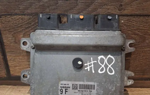 Nissan Juke I F15 Engine control unit/module MEC940160 MEC94016