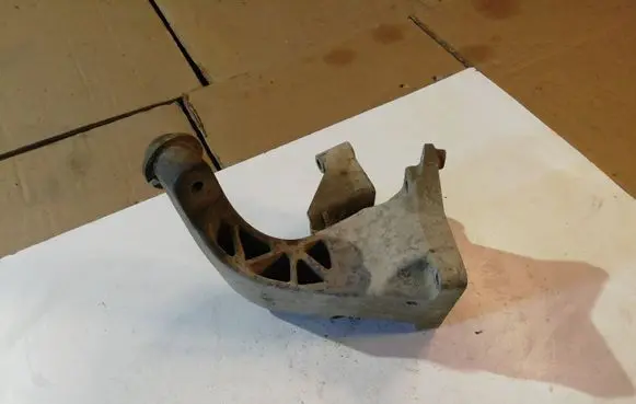 Mercedes-Benz C W203 Engine mounting bracket A2722232704