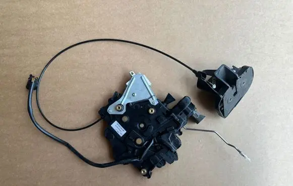 Volkswagen Transporter - Caravelle T5 Sliding door lock 7H0843654BP 01070972002