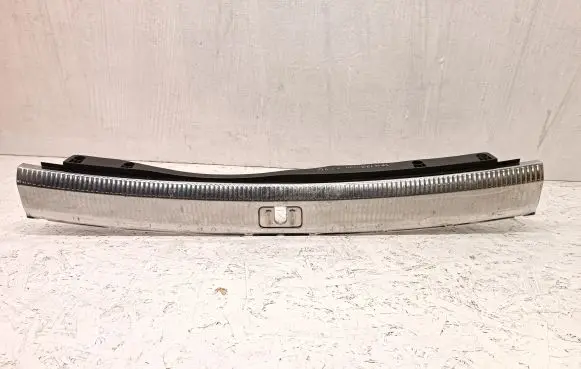 Trunk/boot sill cover protection