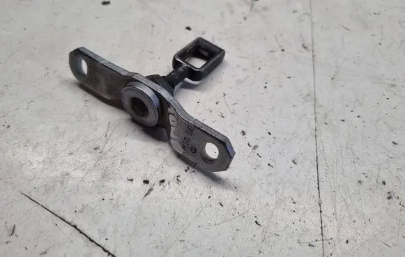 Volkswagen Touareg I Rear glass lock/latch 7L6845137C 137C