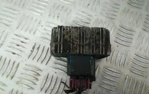 Opel Zafira B Glow plug pre-heat relay 55353011 51299014b