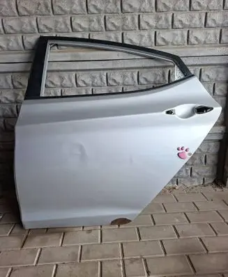 Hyundai Elantra Rear door