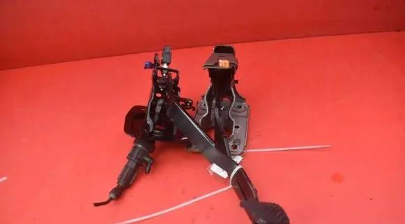 Accelerator throttle pedal