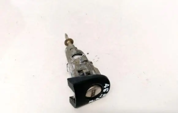 Ford Focus C-MAX Front door lock (next to the handle) 