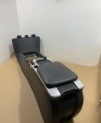 Volvo V50 Armrest lock 