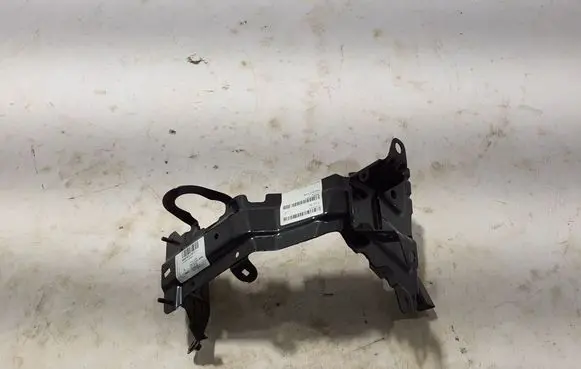 Audi Q8 Fender mounting bracket 4M8821132C