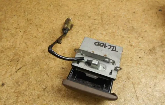 Toyota Land Cruiser (J100) Car ashtray 