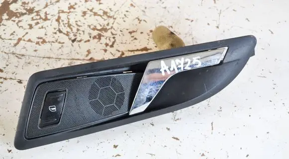 Skoda Octavia Mk2 (1Z) Front door interior handle 1Z0837247