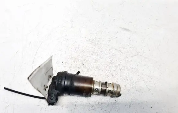 BMW 1 E81 E87 Camshaft vanos timing valve 13150137