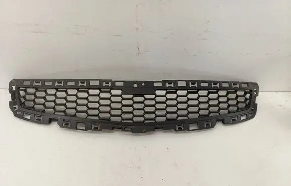 Chevrolet Malibu Front bumper upper radiator grill 20768887