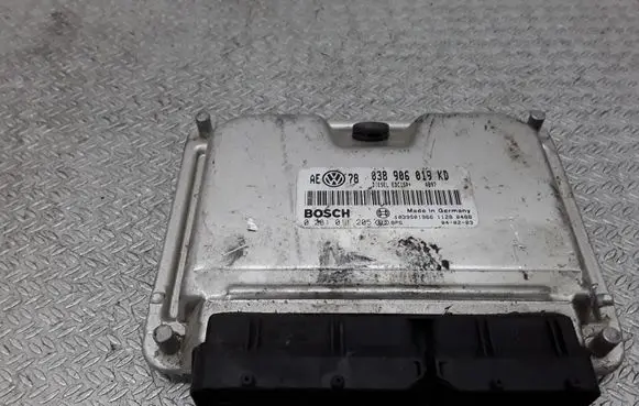 Volkswagen PASSAT B5.5 Engine control unit/module 038906019KD 0281011205