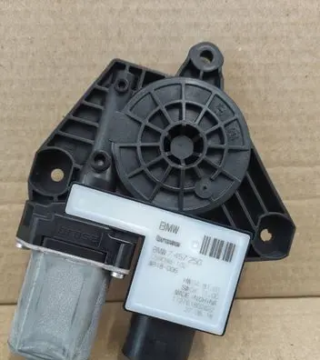 BMW X3M F97 Front door window regulator motor 7457250