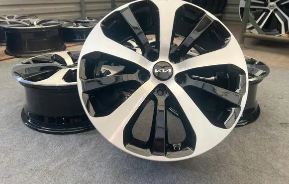 KIA Sorento R18 alloy rim 
