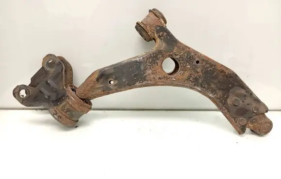 Volvo V40 Front lower control arm/wishbone AV613A262DA