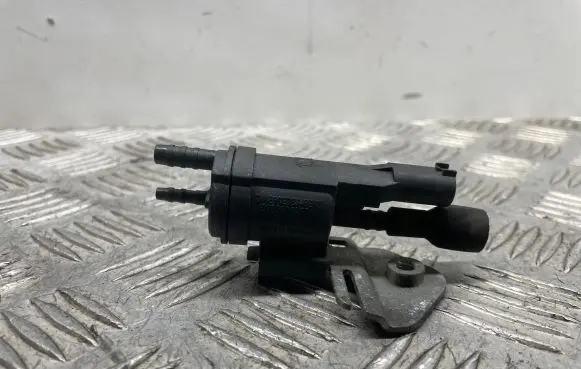 Mercedes-Benz E C207 W207 Valve vacuum 0025401497