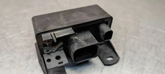 Mercedes-Benz C W203 Glow plug pre-heat relay 0255452832