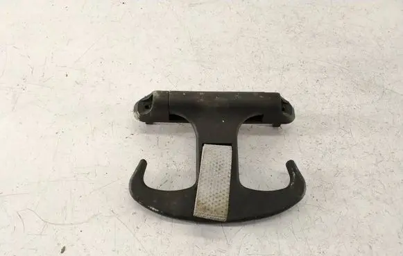 Mercedes-Benz E W212 Tie down hook / loop A2128100040